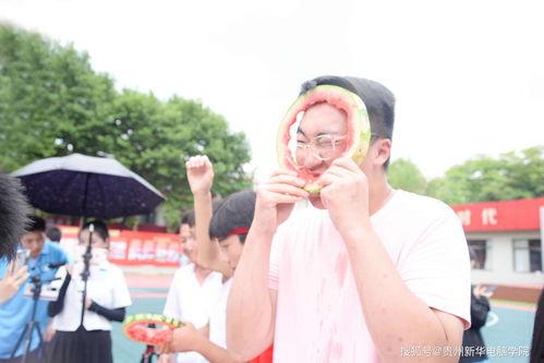 某职业学院吃瓜,校园生活趣味横生